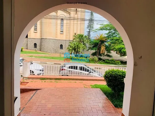 Casa com 746m², à venda, no bairro Centro em Guaxupé