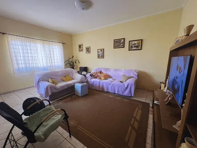 Casa com 250m² 3 quartos e 3 banheiros, à venda, no bairro Parque Residencial Groot em Holambra