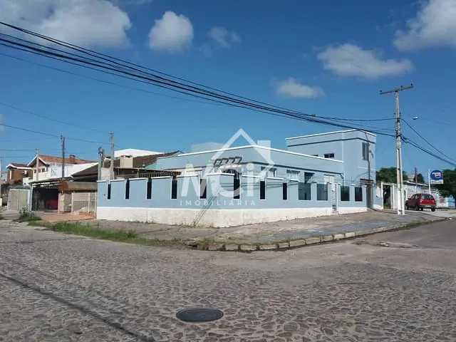 Casa 2 quartos e 1 banheiro, à venda, no bairro Centro em Pelotas