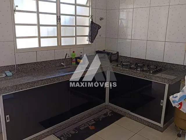 Casa com 264m² 3 quartos e 2 banheiros, à venda, no bairro Santa Marta em Bom Despacho