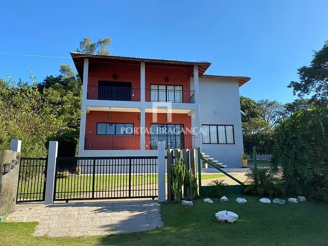 Casa 2 quartos e 4 banheiros, à venda, no bairro Serrinha em Bragança Paulista
