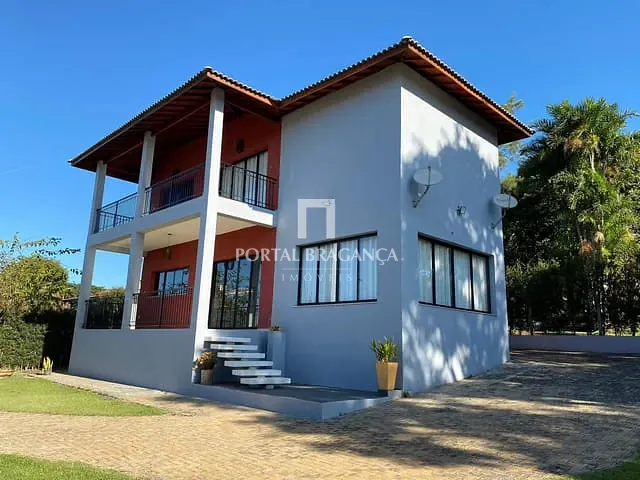 Casa 2 quartos e 4 banheiros, à venda, no bairro Serrinha em Bragança Paulista