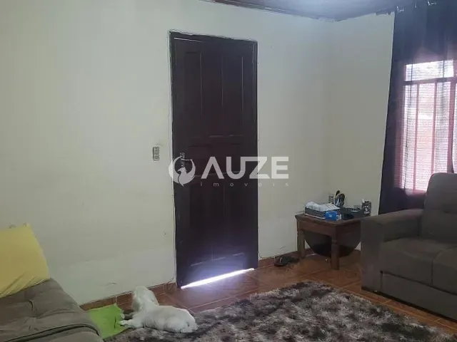 Casa com 102m² 4 quartos e 1 banheiro, à venda, no bairro Xaxim em Curitiba