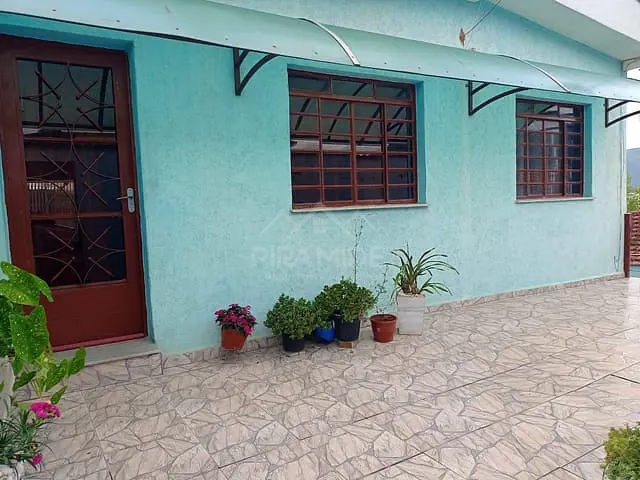 Casa 5 quartos e 2 banheiros, à venda, no bairro Estância São José em Poços de Caldas