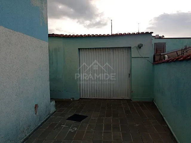 Casa 5 quartos e 2 banheiros, à venda, no bairro Estância São José em Poços de Caldas