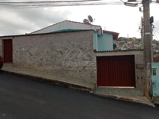 Casa 5 quartos e 2 banheiros, à venda, no bairro Estância São José em Poços de Caldas