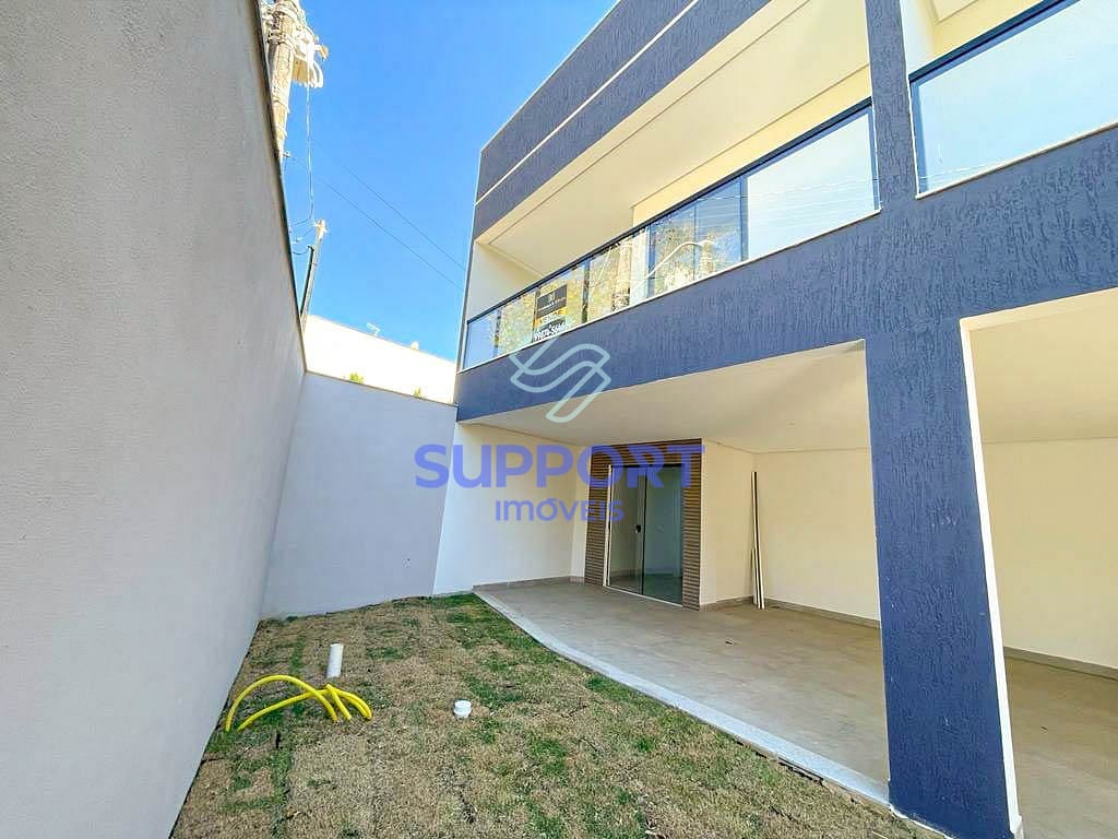 Casa à venda com 3 quartos, 124m² - Foto 1