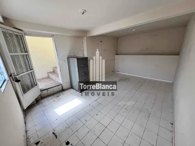 Casa com 490m² 3 quartos e 3 banheiros, à venda, no bairro Uvaranas em Ponta Grossa