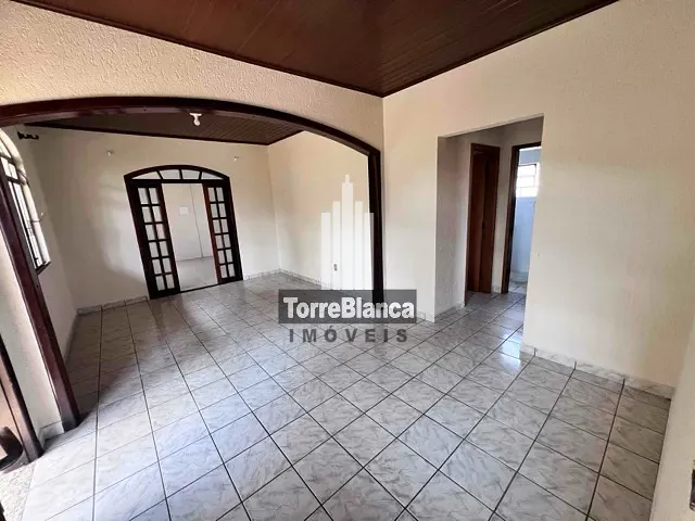 Casa com 490m² 3 quartos e 3 banheiros, à venda, no bairro Uvaranas em Ponta Grossa