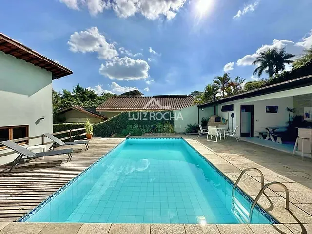 Casa com 736m² 4 quartos e 5 banheiros, à venda, no bairro Pousada dos Bandeirantes em Carapicuíba