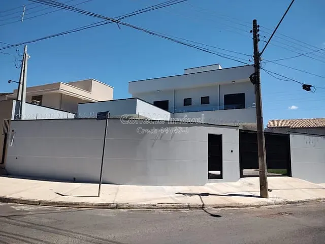 Casa com 165m² 2 quartos e 3 banheiros, à venda, no bairro Jardim Europa em Jaguariúna