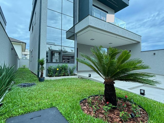 Casa com 253m² 3 quartos e 3 banheiros, à venda, no bairro Ingleses do Rio Vermelho em Florianópolis