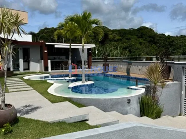 Casa 2 quartos e 4 banheiros, à venda, no bairro Nossa Senhora da Vitória em Ilhéus