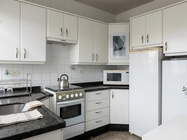 Casa com 360m² 3 quartos e 2 banheiros, para alugar, no bairro Jardim Vilas Boas em Londrina
