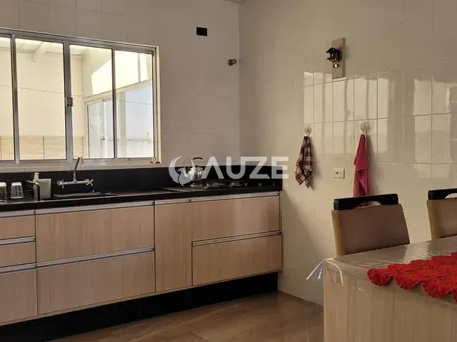 Casa com 189m² 3 quartos e 1 banheiro, à venda, no bairro Xaxim em Curitiba