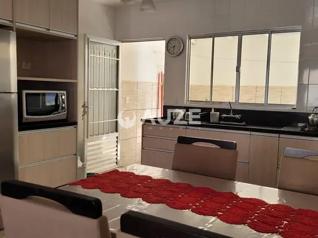 Casa com 189m² 3 quartos e 1 banheiro, à venda, no bairro Xaxim em Curitiba
