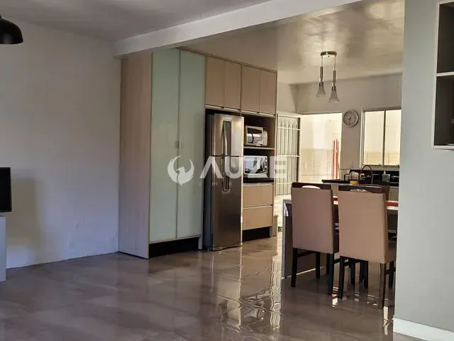 Casa com 189m² 3 quartos e 1 banheiro, à venda, no bairro Xaxim em Curitiba