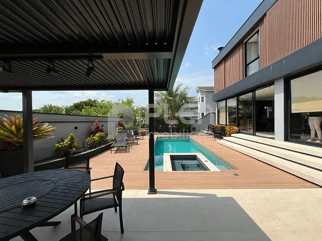 Casa com 540m² 4 quartos e 8 banheiros, à venda, no bairro Alphaville em Santana de Parnaíba