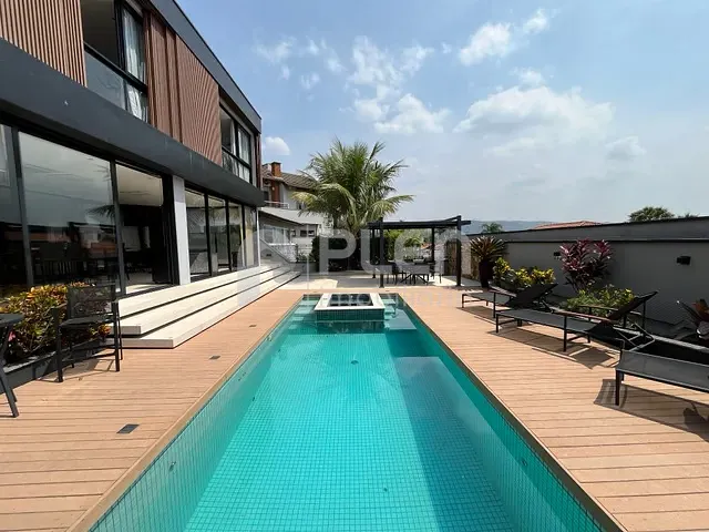 Casa com 540m² 4 quartos e 8 banheiros, à venda, no bairro Alphaville em Santana de Parnaíba