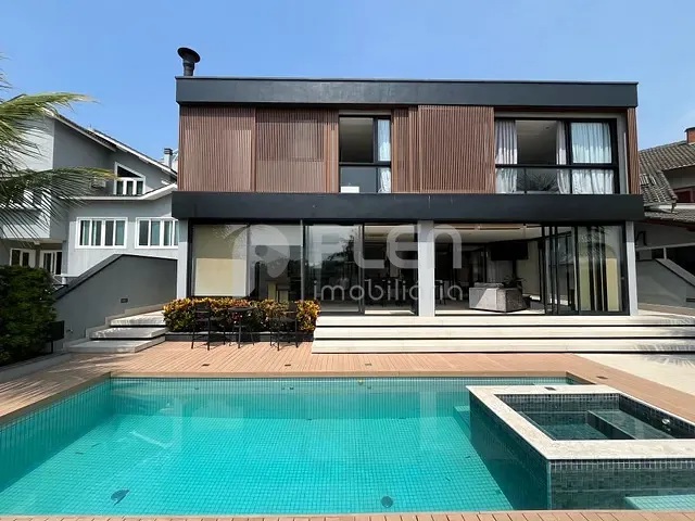 Casa com 540m² 4 quartos e 8 banheiros, à venda, no bairro Alphaville em Santana de Parnaíba