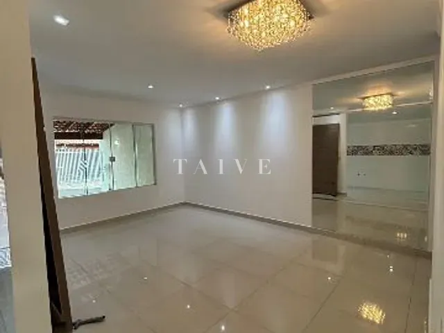 Casa com 140m² 2 quartos e 1 banheiro, à venda, no bairro Sabará III em Londrina
