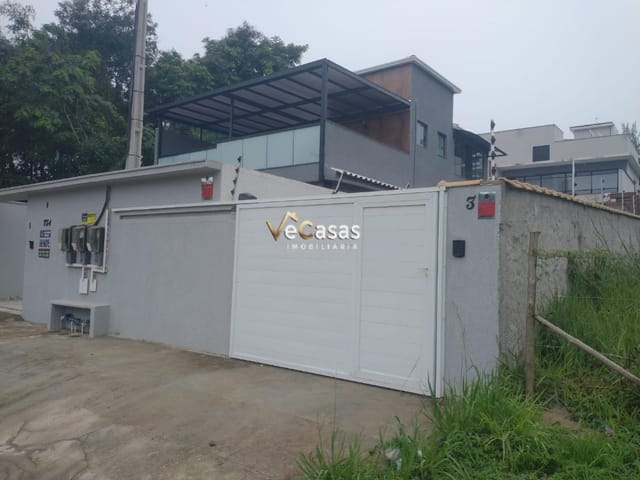Casa com 120m² 2 quartos e 3 banheiros, à venda, no bairro Colinas em Rio das Ostras
