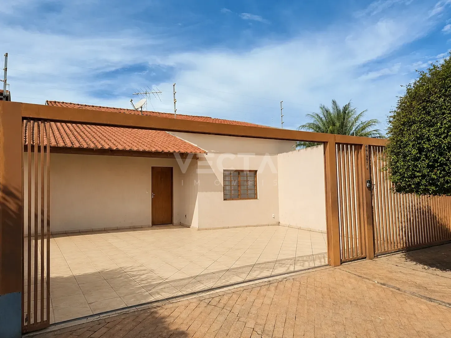 Casa, 3 quartos, 241 m² - Foto 2