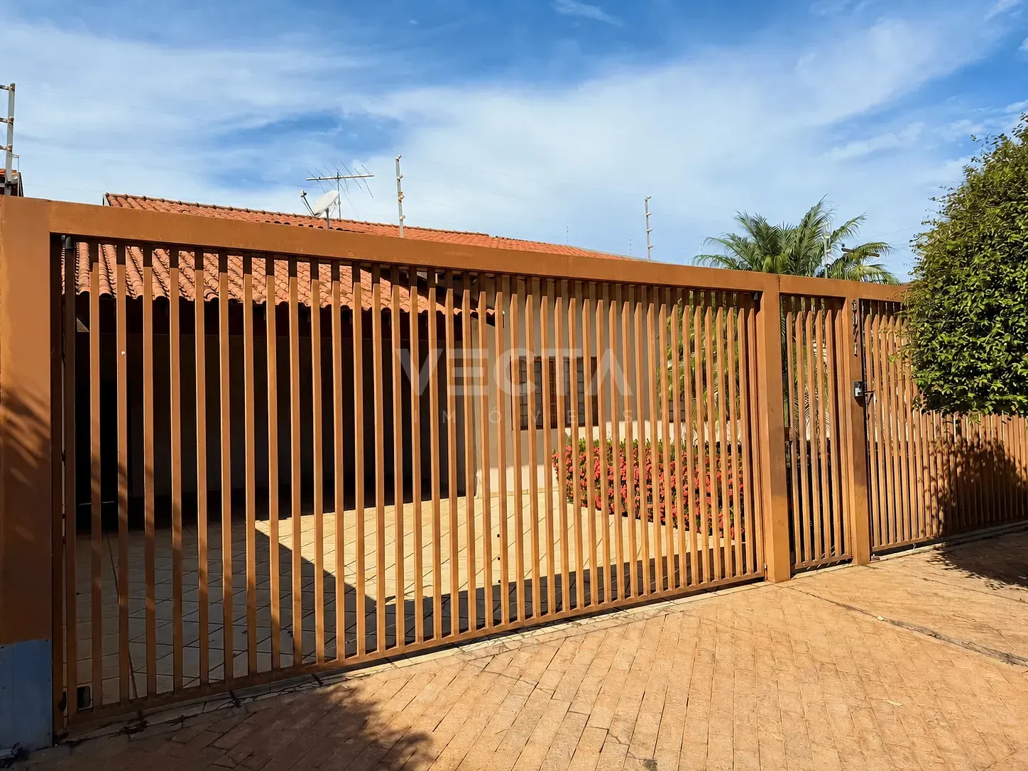 Casa, 3 quartos, 241 m² - Foto 1