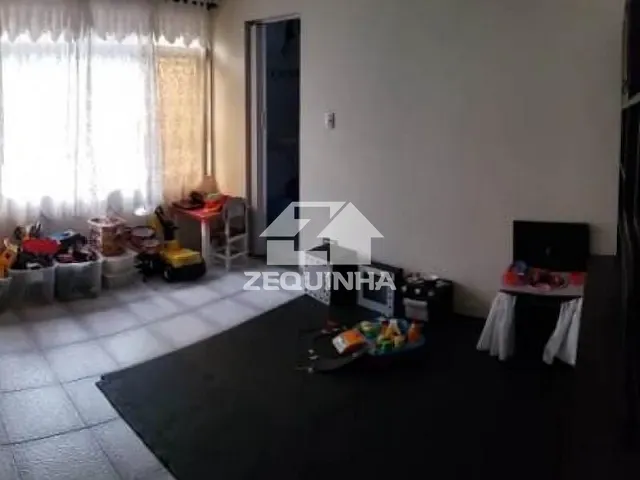 Casa com 400m² 3 quartos e 3 banheiros, à venda, no bairro Vila Ayrosa em Osasco