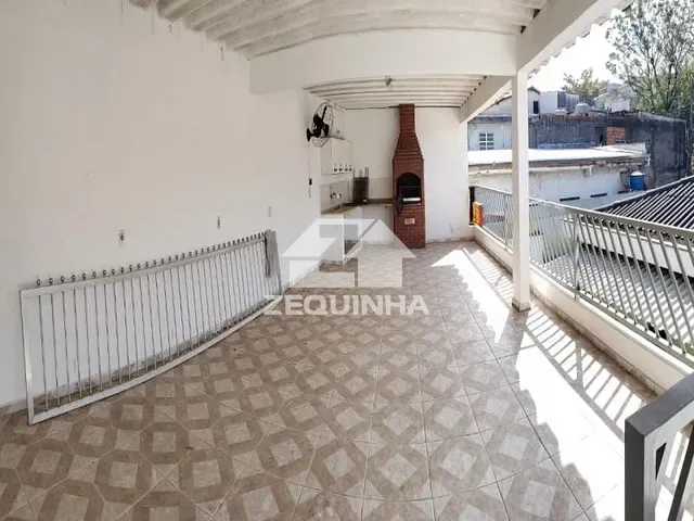 Casa com 400m² 3 quartos e 3 banheiros, à venda, no bairro Vila Ayrosa em Osasco