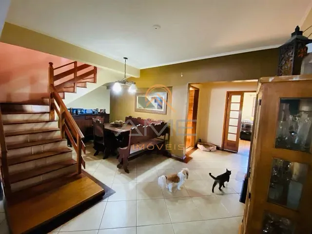 Casa 3 quartos e 4 banheiros, à venda, no bairro Laranjal em Pelotas