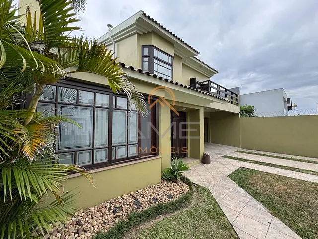 Casa 3 quartos e 4 banheiros, à venda, no bairro Laranjal em Pelotas