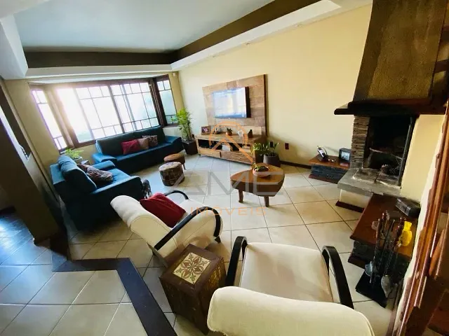 Casa 3 quartos e 4 banheiros, à venda, no bairro Laranjal em Pelotas