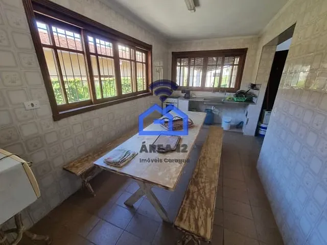 Casa com 380m² 5 quartos e 2 banheiros, à venda, no bairro Martim de Sá em Caraguatatuba