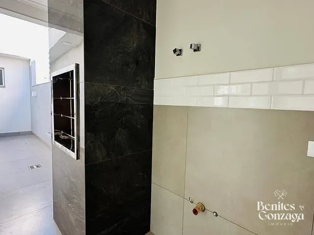 Casa com 200m² 3 quartos e 2 banheiros, à venda, no bairro Jardim Munique em Maringá