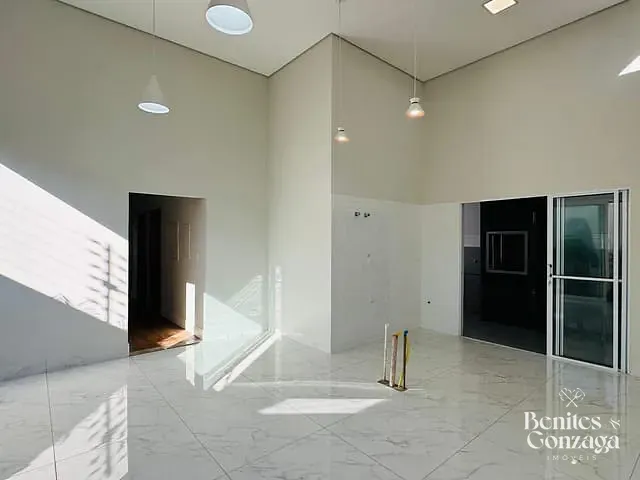 Casa com 200m² 3 quartos e 2 banheiros, à venda, no bairro Jardim Munique em Maringá