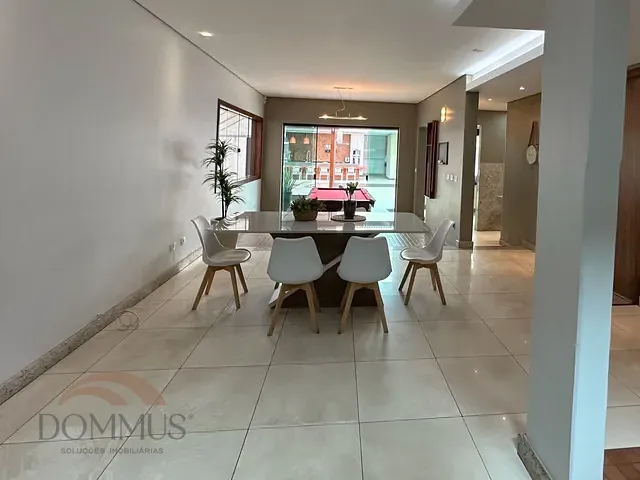 Casa com 372m² 4 quartos e 4 banheiros, à venda ou para alugar, no bairro Cariru em Ipatinga