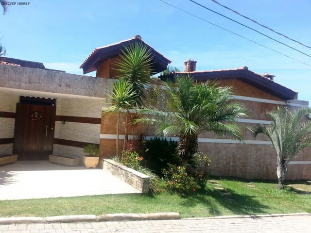 Foto do Casa - CASA À VENDA - CONDOMÍNIO TERRAS DE SÃO FRANCISCO.
Área Construída Acabada: 350 m²/ Área Construída Inacabada: 300 m² / Área Terreno: 1.250 m².

*** OPORTUNIDADE - ESTUDAMOS PROPOSTAS POR PERMUTAS ***

CASA
- 2 dormitórios, sendo 2 suítes e 1 com closet.
- Ampla sala com 3 ambientes (Visitas/ Estar/ Jantar).
- Cozinha americana com móveis planejados, granitos de alta qualidade e piso porcelanato.
- Lavabo social.
- Lavanderia.
- Amplo quintal gramado. 

LAZER PRIVATIVO
- Espaço Gourmet com Salão de Festas, Cozinha, Churrasqueira, Forno à lenha.
- Banheiro
- Piscina com grande área de sol.

CONDOMÍNIO
- Portaria 24 horas.
- Segurança armada com ronda 24 horas.
- Playground.
- Pista de Caminhada ao redor de lindos lagos.

LOCALIZAÇÃO
- À 5 minutos do Centro de Salto de Pirapora, Bancos, Mercados, Padarias, Escolas.
- À 5 minutos do Distrito Industrial, empresas como ADIMAX Magnus, ARYSTA e Celmar Móveis Planejados.
- À 15 minutos do Shopping Iguatemi Esplanada.
- À 20 minutos do Centro de Sorocaba.
- À 1 hora do Aeroporto Internacional de Viracopos - Campinas.
- À 1:20 horas de São Paulo e Campinas.

Não fique na dúvida.
Faça contato e venha conhecer o imóvel.

Compre com Segurança e Atendimento Exclusivo.
GHC Imóveis | GHC IMÓVEIS
