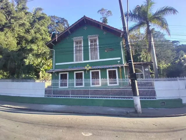 Casa com 750m² 10 quartos e 5 banheiros, à venda ou para alugar, no bairro Centro em Petrópolis