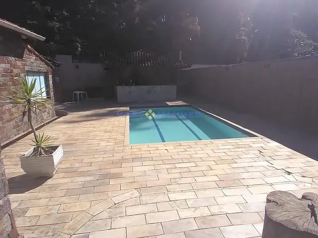 Casa com 750m² 10 quartos e 5 banheiros, à venda ou para alugar, no bairro Centro em Petrópolis