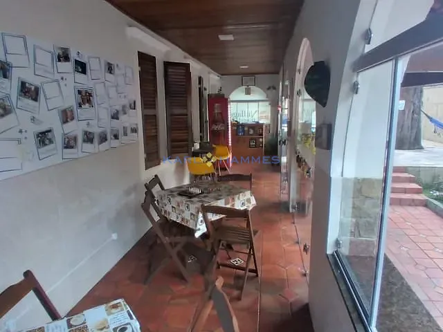 Casa com 750m² 10 quartos e 5 banheiros, à venda ou para alugar, no bairro Centro em Petrópolis