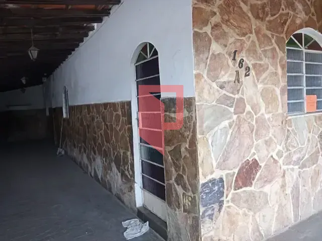 Casa com 620m² 5 quartos e 3 banheiros, à venda, no bairro Caiçaras em Belo Horizonte