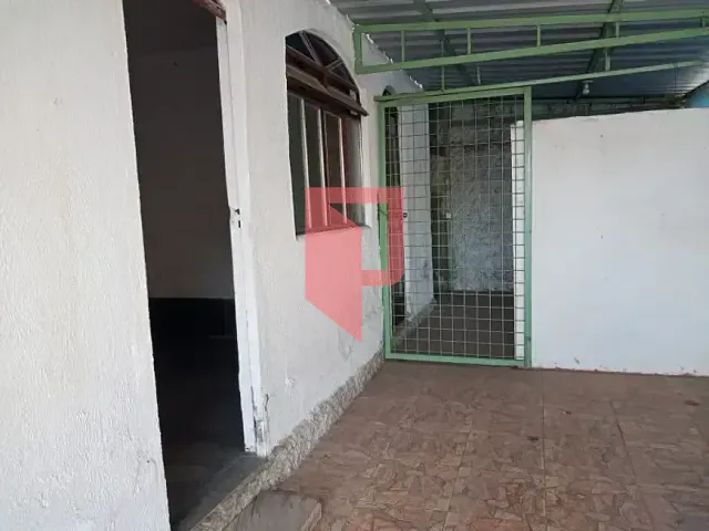 Casa com 620m² 5 quartos e 3 banheiros, à venda, no bairro Caiçaras em Belo Horizonte