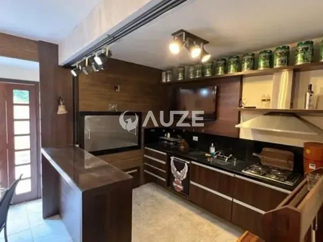 Casa com 290m² 3 quartos e 4 banheiros, à venda, no bairro Santo Inácio em Curitiba