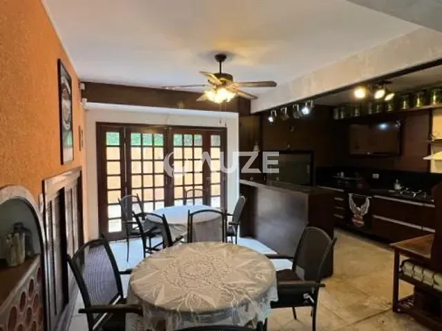 Casa com 290m² 3 quartos e 4 banheiros, à venda, no bairro Santo Inácio em Curitiba