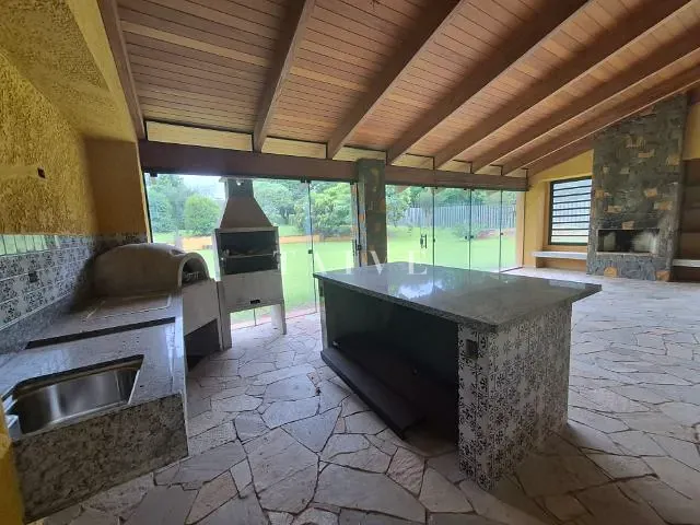 Casa com 3200m² 3 quartos e 5 banheiros, à venda, no bairro Recanto do Salto em Londrina