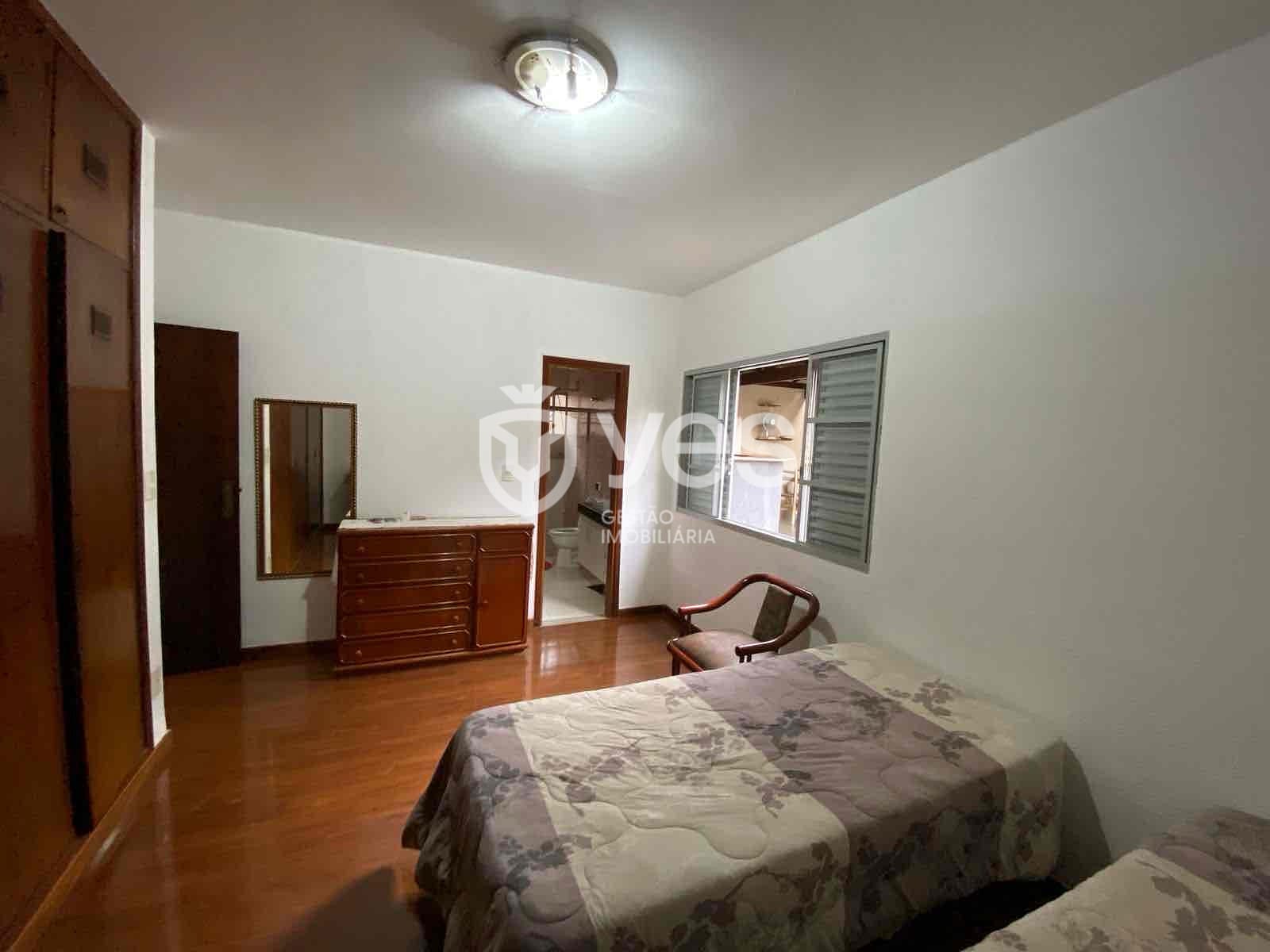 Casa, 4 quartos, 250 m² - Foto 9