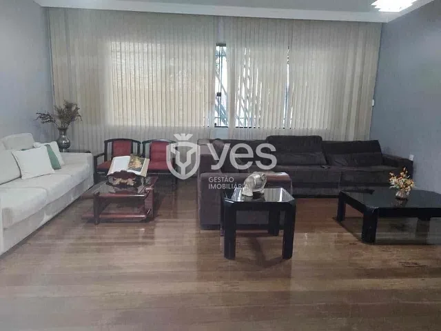 Casa com 432m² 4 quartos e 2 banheiros, à venda, no bairro Centro em Araxá