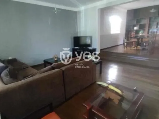 Casa com 432m² 4 quartos e 2 banheiros, à venda, no bairro Centro em Araxá