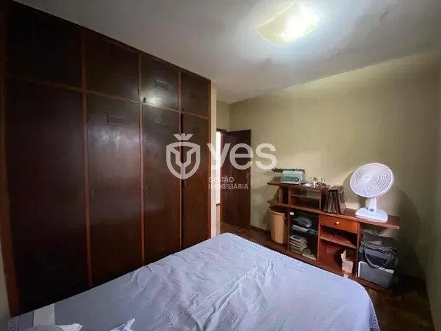 Casa com 432m² 4 quartos e 2 banheiros, à venda, no bairro Centro em Araxá